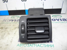 Дефлектор (повітропровід) боковий правий VOLVO V50 2004-2012